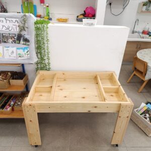 שולחן מחולק קטן